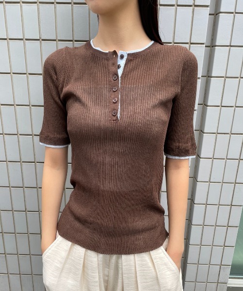 AIC.(エーアイシー)の「シアーリブヘンリーネックトップス(その他トップス・レディース・アイボリー/ブラウン/チャコールグレー・FREE)」の5枚目の写真