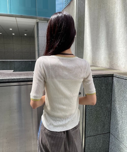 AIC.(エーアイシー)の「シアーリブヘンリーネックトップス(その他トップス・レディース・アイボリー/ブラウン/チャコールグレー・FREE)」の19枚目の写真