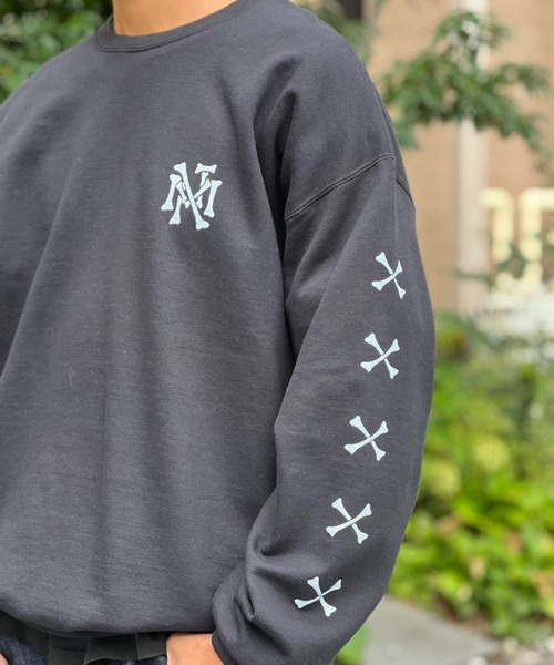 MAGIC NUMBER(マジック ナンバー)の「【MAGIC NUMBER】BONES EMBLEM CREW SWEAT(スウェット・メンズ・ヘザーグレー/ブラック・X-LARGE/LARGE/MEDIUM)」の3枚目の写真
