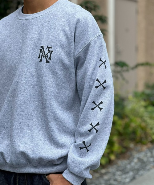MAGIC NUMBER(マジック ナンバー)の「【MAGIC NUMBER】BONES EMBLEM CREW SWEAT(スウェット・メンズ・ヘザーグレー/ブラック・X-LARGE/LARGE/MEDIUM)」の4枚目の写真