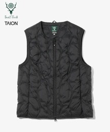 TAION(タイオン)の【TAION(タイオン)×South2 West8(サウスツーウエストエイト) 】〈ユニセックス〉クルーネック ジップダウンベスト(ダウンベスト)