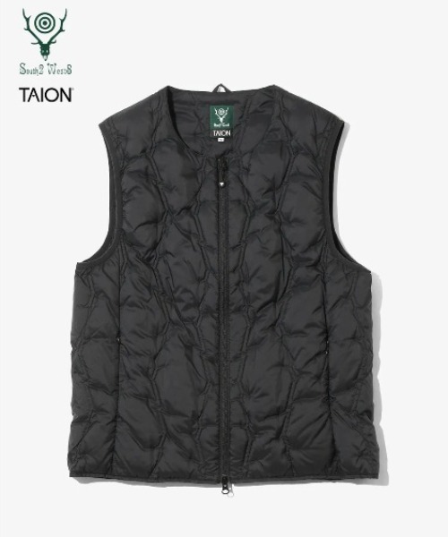 TAION（タイオン）の「【TAION（タイオン）×South2 West8(サウスツーウエストエイト) 】〈ユニセックス〉クルーネック ジップダウンベスト（ダウンベスト・メンズ・ダークネイビー/ブラック/ライトグレー・L/M/S/XS）」の2枚目の写真