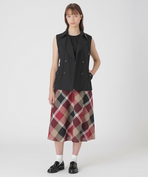 BLUE LABEL CRESTBRIDGE（ブルーレーベルクレストブリッジ）の「【接触冷感】【吸水速乾】クールドライジレ（ベスト・レディース・ブラック/ベージュ/ブラウン・38）」の4枚目の写真