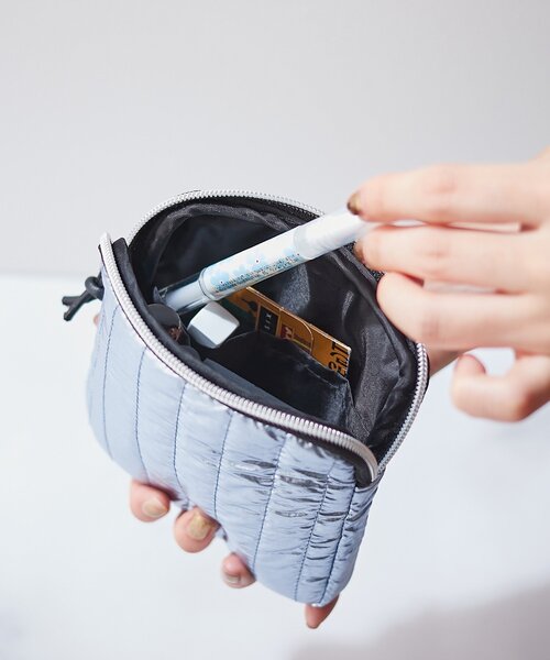 BIRTHDAY BAR（バースデイバー）の「Metallic　キルティングスクエアポーチ（ポーチ・レディース・ピンクゴールド/ブルー・0）」の5枚目の写真