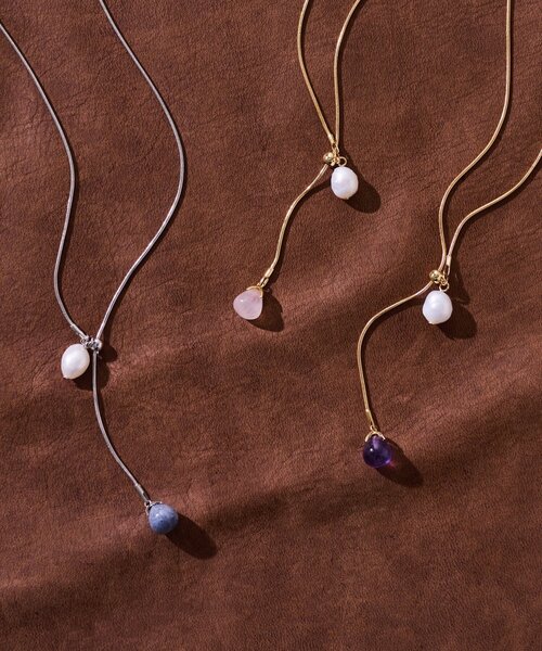 BEARDSLEY（ビアズリー）の「パール付きラリエットネックレス（ネックレス・レディース・ネイビー/パープル系その他/ピンク系その他・FREE）」の4枚目の写真