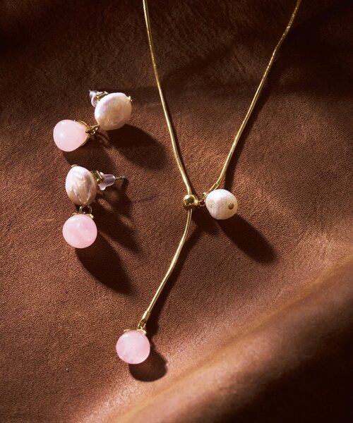 BEARDSLEY（ビアズリー）の「パール付きラリエットネックレス（ネックレス・レディース・ネイビー/パープル系その他/ピンク系その他・FREE）」の17枚目の写真