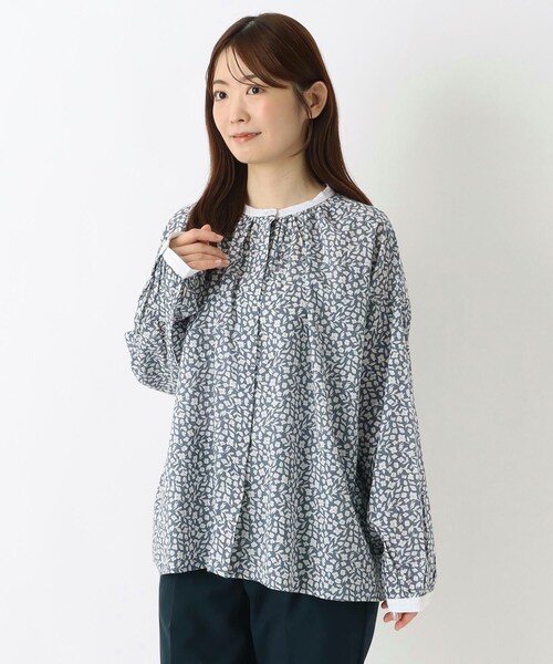 one'sterrace(ワンズテラス)の「キャンブリックプリントブラウス(シャツ/ブラウス・レディース・ブラック系8/ネイビー系5・02)」の2枚目の写真