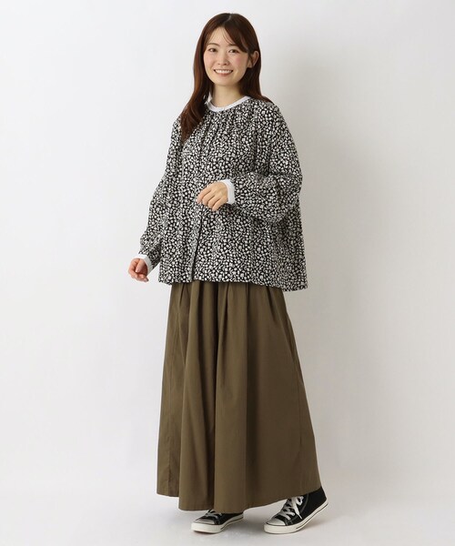 one'sterrace(ワンズテラス)の「キャンブリックプリントブラウス(シャツ/ブラウス・レディース・ブラック系8/ネイビー系5・02)」の4枚目の写真