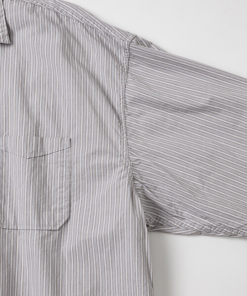 HINSON(ヒンソン)の「HINSON/ヒンソン レギュラーカラー ブロード ロングスリーブ ストライプシャツ(シャツ/ブラウス・メンズ・グレー/サックスブルー/ベージュ・MEDIUM/LARGE/SMALL)」の9枚目の写真