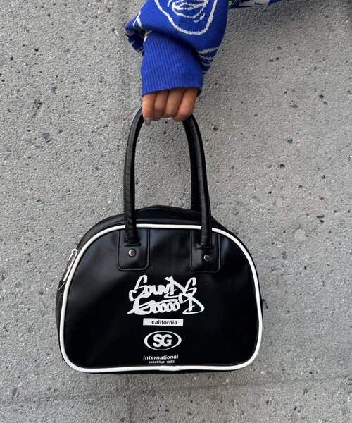 SOUNDSGOOOOD（サウンズグッド）の「【SOUNDS GOOOOD】ヴィーガンレザーミニボストンBAG（ショルダーバッグ・レディース・ブラック/レッド・ONE SIZE）」の2枚目の写真