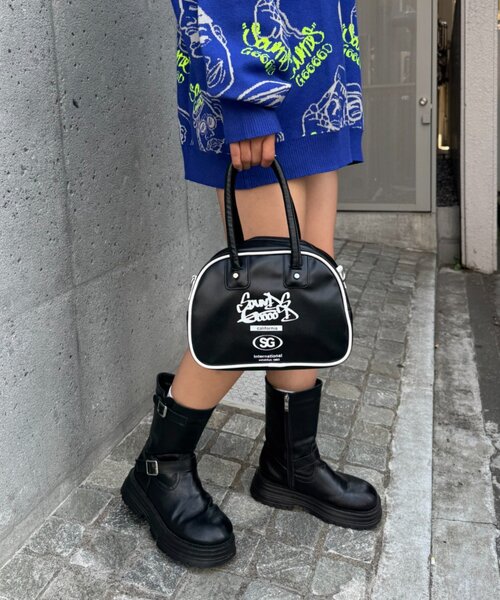 SOUNDSGOOOOD（サウンズグッド）の「【SOUNDS GOOOOD】ヴィーガンレザーミニボストンBAG（ショルダーバッグ・レディース・ブラック/レッド・ONE SIZE）」の4枚目の写真