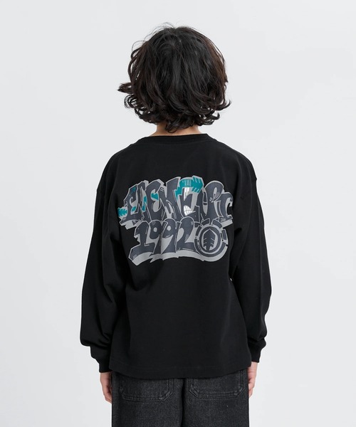 ELEMENT(エレメント)の「ELEMENT キッズ TAG LS YOUTH ロンT 【2025年秋冬モデル】/エレメントキッズバックプリント長袖ロンT(Tシャツ/カットソー・キッズ・ブラック系その他/ホワイト/ブラック・X-LARGE/LARGE/MEDIUM/SMALL)」の2枚目の写真