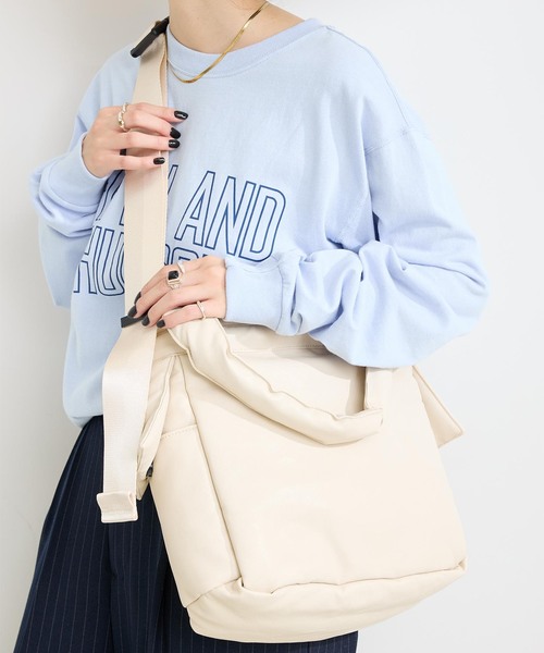 B.C STOCK（ベーセーストック）の「【fellowww / フェロー】別注フェイクレザーパッファー2WAY ショルダーバッグ（ショルダーバッグ・メンズ・ブラック/ホワイト×ホワイト・FREE）」の4枚目の写真