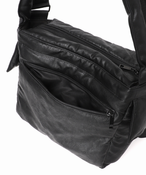 B.C STOCK（ベーセーストック）の「【fellowww / フェロー】別注フェイクレザーパッファー2WAY ショルダーバッグ（ショルダーバッグ・メンズ・ブラック/ホワイト×ホワイト・FREE）」の7枚目の写真