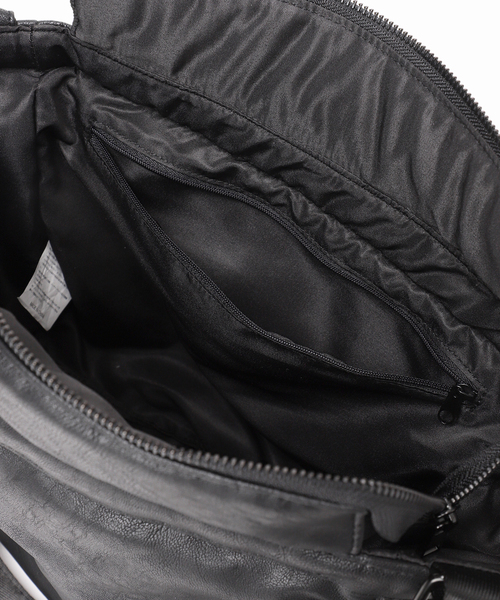 B.C STOCK（ベーセーストック）の「【fellowww / フェロー】別注フェイクレザーパッファー2WAY ショルダーバッグ（ショルダーバッグ・メンズ・ブラック/ホワイト×ホワイト・FREE）」の14枚目の写真