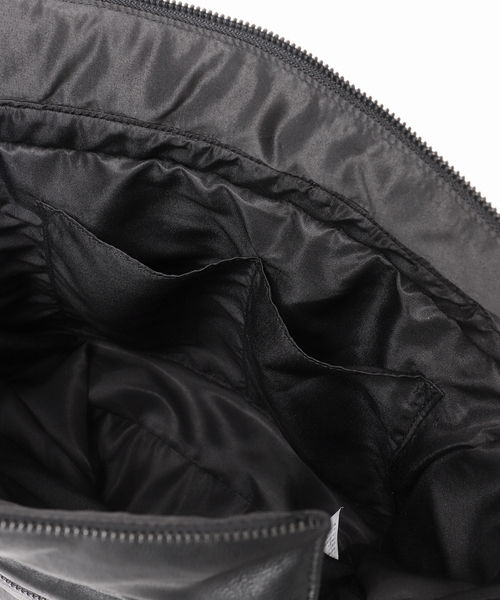 B.C STOCK（ベーセーストック）の「【fellowww / フェロー】別注フェイクレザーパッファー2WAY ショルダーバッグ（ショルダーバッグ・メンズ・ブラック/ホワイト×ホワイト・FREE）」の18枚目の写真
