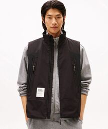 TOMMY HILFIGER（トミーヒルフィガー）の「MODERN ATHLETICライトウェイトパデッドナイロンベスト（ダウンベスト）」