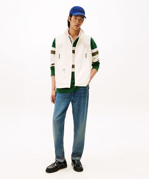 TOMMY HILFIGER(トミーヒルフィガー)の「MODERN ATHLETICライトウェイトパデッドナイロンベスト(ダウンベスト・メンズ・ホワイト/ブラック・SMALL/LARGE/X-LARGE/MEDIUM)」の9枚目の写真