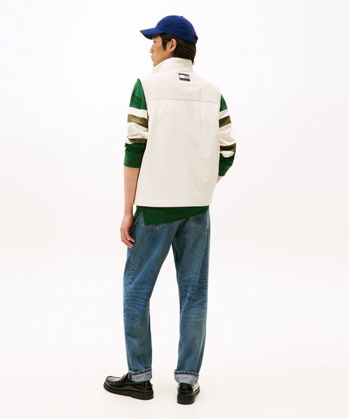 TOMMY HILFIGER(トミーヒルフィガー)の「MODERN ATHLETICライトウェイトパデッドナイロンベスト(ダウンベスト・メンズ・ホワイト/ブラック・SMALL/LARGE/X-LARGE/MEDIUM)」の11枚目の写真