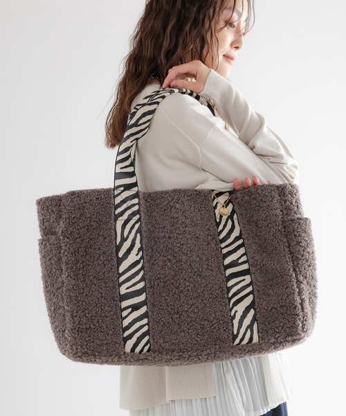 Elura（エルーラ）の「ボアリバーシブルトートL/601056（トートバッグ・レディース・ベージュ/グレー・FREE）」の2枚目の写真