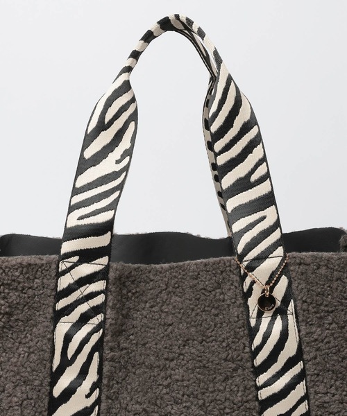 Elura（エルーラ）の「ボアリバーシブルトートL/601056（トートバッグ・レディース・ベージュ/グレー・FREE）」の14枚目の写真