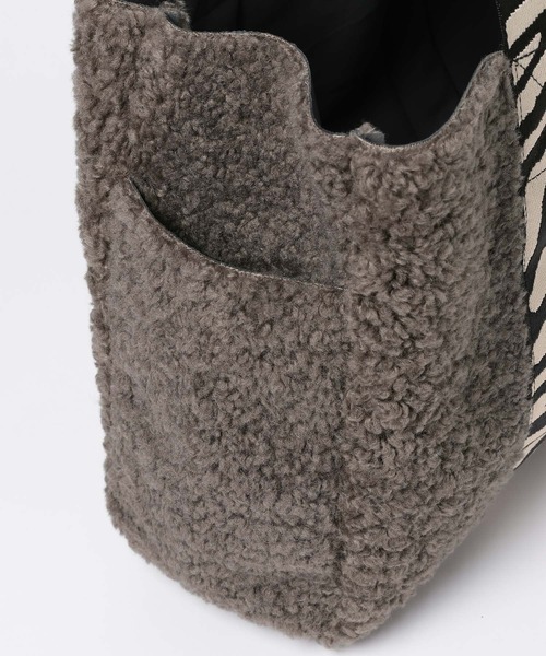 Elura（エルーラ）の「ボアリバーシブルトートL/601056（トートバッグ・レディース・ベージュ/グレー・FREE）」の17枚目の写真