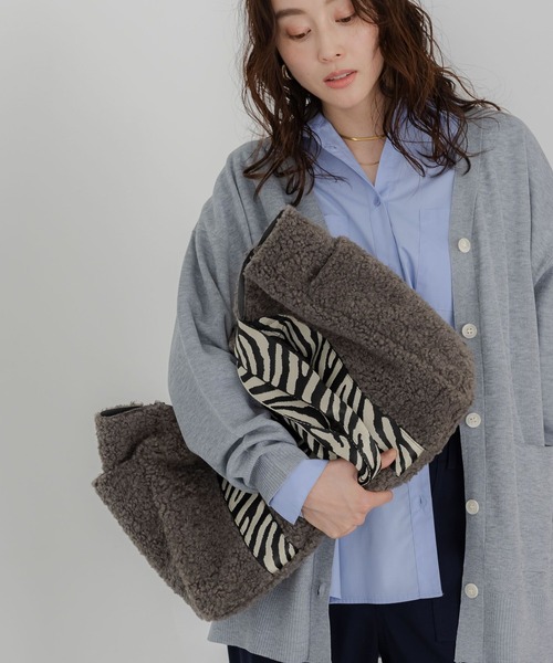 Elura（エルーラ）の「ボアリバーシブルトートL/601056（トートバッグ・レディース・ベージュ/グレー・FREE）」の5枚目の写真