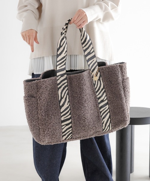 Elura（エルーラ）の「ボアリバーシブルトートL/601056（トートバッグ・レディース・ベージュ/グレー・FREE）」の3枚目の写真