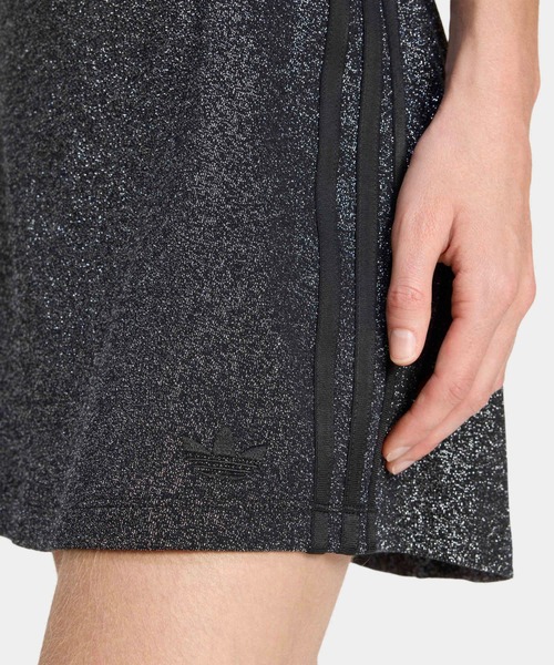 adidas（アディダス）の「アディダス オリジナルス ルレックスR ミニ スカート / アディダスオリジナルス adidas Originals（スカート・レディース・ブラック・MEDIUM/LARGE/XX-LARGE/X-SMALL/X-LARGE/SMALL）」の3枚目の写真