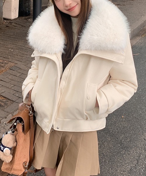 ENLIKE（エンリケ）の「ビッグファーカラーPU中綿ジャケット（その他アウター・レディース・ブラック/オフホワイト/ブラウン・FREE）」の4枚目の写真