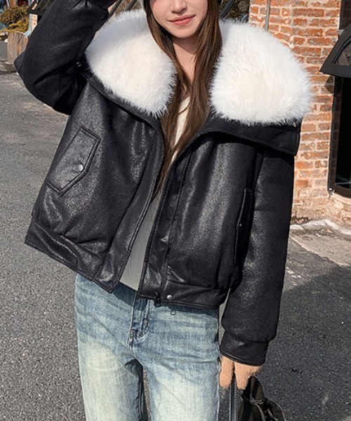 ENLIKE（エンリケ）の「ビッグファーカラーPU中綿ジャケット（その他アウター・レディース・ブラック/オフホワイト/ブラウン・FREE）」の11枚目の写真