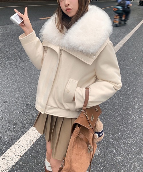 ENLIKE（エンリケ）の「ビッグファーカラーPU中綿ジャケット（その他アウター・レディース・ブラック/オフホワイト/ブラウン・FREE）」の9枚目の写真