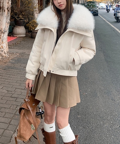 ENLIKE（エンリケ）の「ビッグファーカラーPU中綿ジャケット（その他アウター・レディース・ブラック/オフホワイト/ブラウン・FREE）」の6枚目の写真