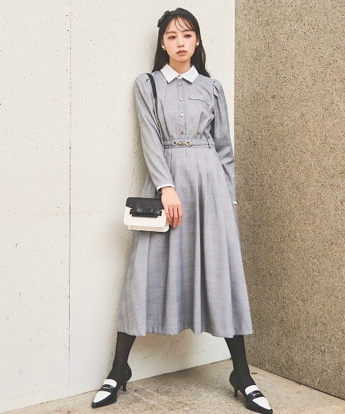 SWINGLE(スウィングル)の「白襟シャツワンピース(ワンピース・レディース・ネイビー/ブラウン/グレー系その他・FREE)」の2枚目の写真