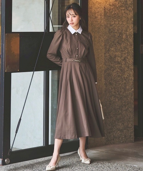 SWINGLE(スウィングル)の「白襟シャツワンピース(ワンピース・レディース・ネイビー/ブラウン/グレー系その他・FREE)」の3枚目の写真