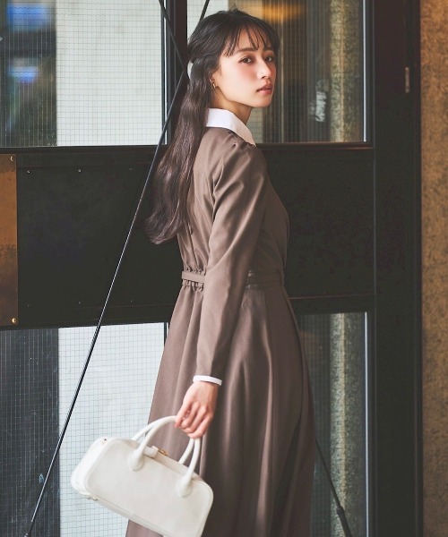 SWINGLE(スウィングル)の「白襟シャツワンピース(ワンピース・レディース・ネイビー/ブラウン/グレー系その他・FREE)」の5枚目の写真