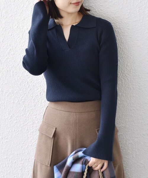 SHIPS Colors(シップス カラーズ)の「SHIPS Colors:〈手洗い可能〉リブ スキッパー ニット(ニット/セーター・レディース・ベージュ/ネイビー/キャメル・ONE SIZE)」の2枚目の写真
