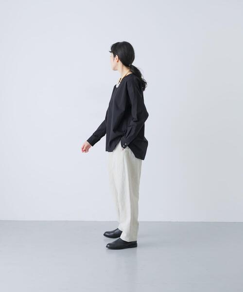 かぐれ（カグレ）の「コットンクルーネックプルオーバーシャツ（シャツ/ブラウス・レディース・ブラック/オフホワイト・FREE）」の15枚目の写真