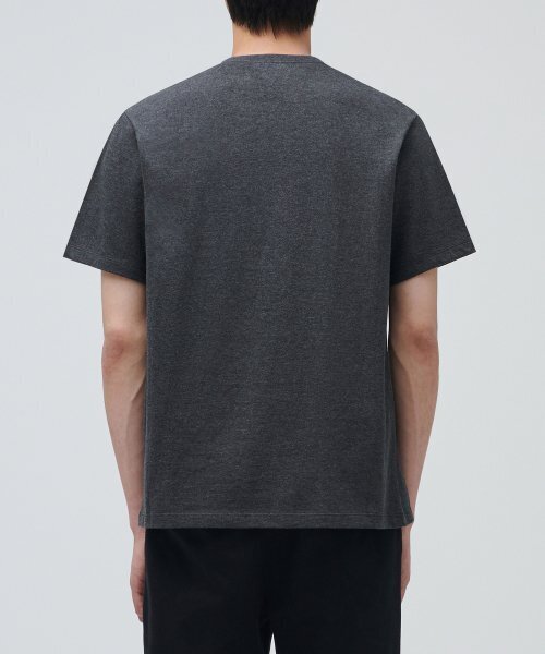 MUSINSA STANDARD（ムシンサスタンダード）の「ベーシッククルーネックTシャツ[チャコールグレー]（Tシャツ/カットソー・メンズ・その他・XX-LARGE/SMALL/MEDIUM/LARGE/X-LARGE/XXX-LARGE）」の2枚目の写真