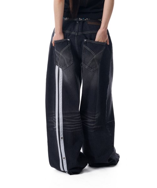 AAKAM（アーカム）の「2-Lined Eyelet Washed Denim Pants (Black)（デニムパンツ・レディース・その他・1/2）」の2枚目の写真