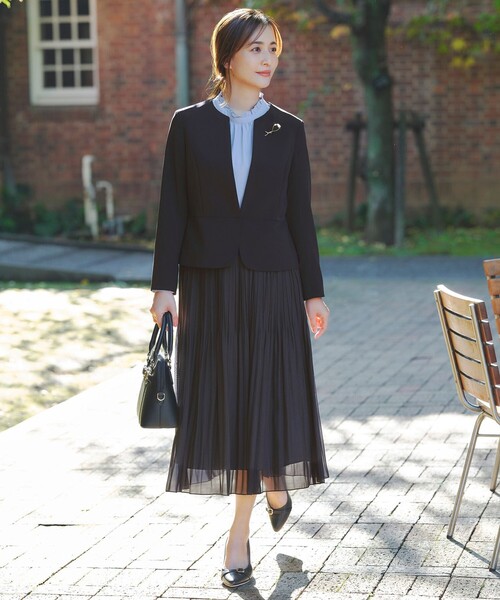 ANY SIS(エニィスィス)の「シャイニープリーツ スカート(スカート・レディース・ネイビー系/ベージュ系/ブラック系・SMALL/MEDIUM/LARGE)」の4枚目の写真