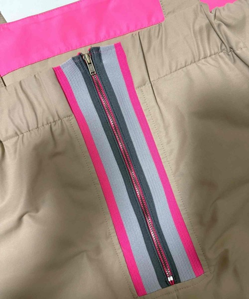 Q（キュー）の「バックリブドッキングプリーツワンピース（ワンピース・レディース・オリーブ/ベージュ・MEDIUM）」の9枚目の写真