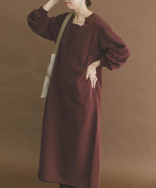 ITEMS URBANRESEARCH(アイテムズ アーバンリサーチ)の「スウェットロングスリーブワンピース(ワンピース・レディース・バーガンディー/ベージュ/チャコールグレー・FREE)」の7枚目の写真