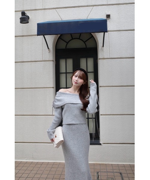 MISTREASS（ミストレアス）の「Ribbon Off-Shoulder Knit Set-Up（ワンピース・レディース・グレー/ベージュ・FREE）」の4枚目の写真