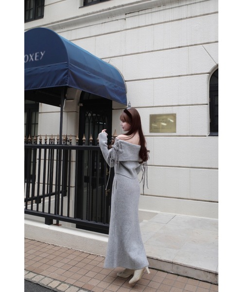 MISTREASS（ミストレアス）の「Ribbon Off-Shoulder Knit Set-Up（ワンピース・レディース・グレー/ベージュ・FREE）」の5枚目の写真