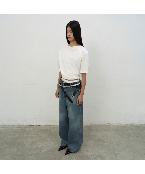 LCDC TM(エルシーディーシーティーエム)の「BLUE WASHED DART DETAIL DENIM (BLUE)(デニムパンツ・レディース・ブルー・SMALL/MEDIUM)」の1枚目の写真