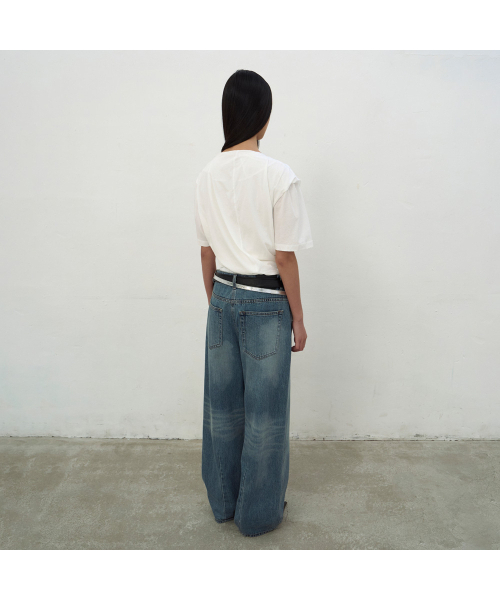 LCDC TM(エルシーディーシーティーエム)の「BLUE WASHED DART DETAIL DENIM (BLUE)(デニムパンツ・レディース・ブルー・SMALL/MEDIUM)」の2枚目の写真