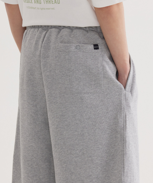 COVERNAT(カバーナット)の「バミューダ C ロゴ スウェットショーツ Melange Gray(その他パンツ・レディース・その他・SMALL/MEDIUM/LARGE/X-LARGE)」の2枚目の写真