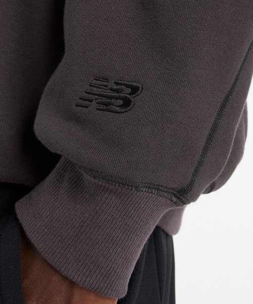 NEW BALANCE(ニューバランス)の「NB GREY オーバーサイズクルーネック(スウェット・メンズ・サンドグレー/ブラック/スミクロ・SMALL/MEDIUM/LARGE/X-LARGE/XX-LARGE)」の14枚目の写真