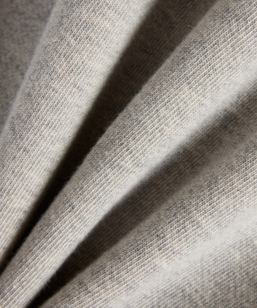 NEW BALANCE(ニューバランス)の「NB GREY オーバーサイズクルーネック(スウェット・メンズ・サンドグレー/ブラック/スミクロ・SMALL/MEDIUM/LARGE/X-LARGE/XX-LARGE)」の20枚目の写真